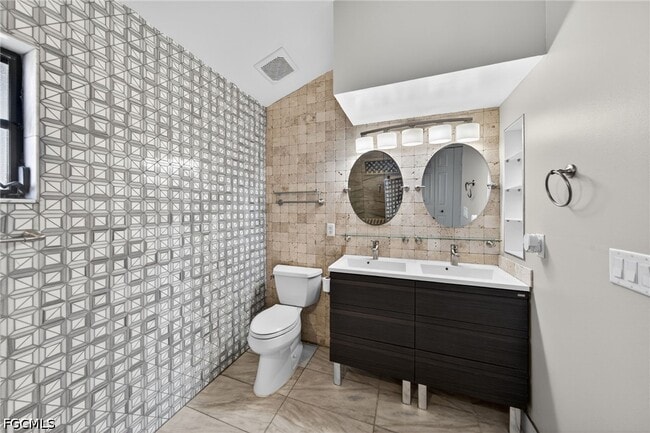 Building Photo - 305 SE 19th Terrace