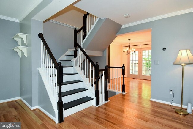 Building Photo - 5987 Edgehill Ct