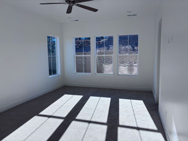 Building Photo - new single story 4 bed 3 bath with 3 car garage and community swimming pool