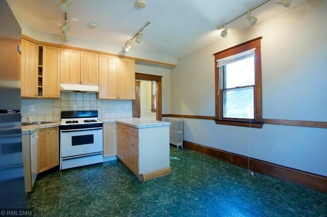 Kitchen - 1165 14th Ave SE