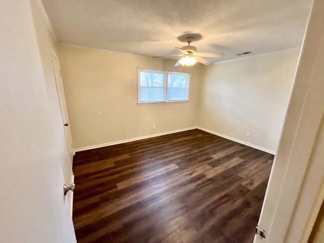 Building Photo - 401 Kern St