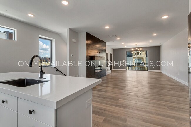 Building Photo - 1360 Gambel Oak Wy