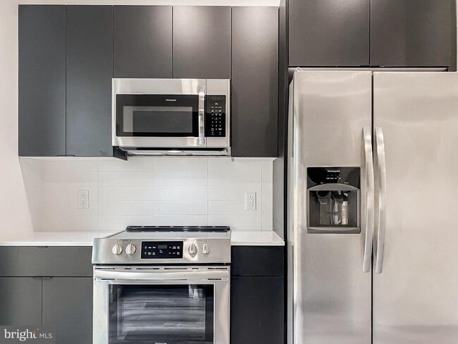 Building Photo - 2027 N 5th St