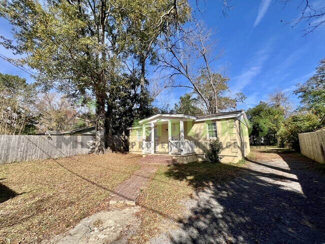 Building Photo - 472 Coleman Ave