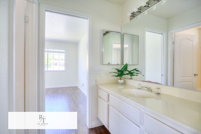 Building Photo - Beautiful 3 Bed / 2.5 Bath Home in the Corona-Norco Unified School District