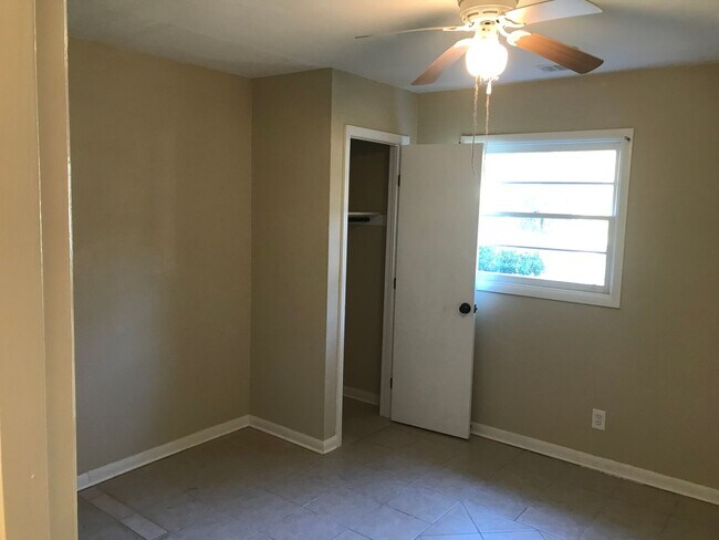Building Photo - **AVAILABLE NOW**Total Electric 3 Bedroom / 1 Bathroom Home for Rent in East Columbus, GA***