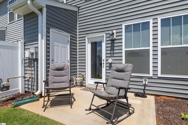 Building Photo - 127 Shallons Dr