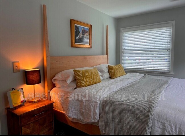 Building Photo - 415 Limbaker St