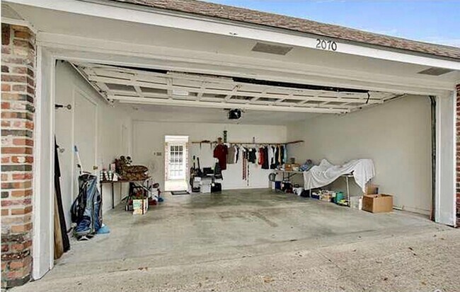 Garage - 2070 Michel Delving Rd