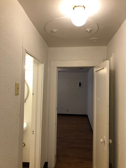 Building Photo - 820 S Avenue A