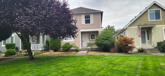 Building Photo - 806 29th Ave SE