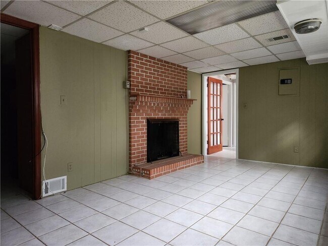 Building Photo - 3490 Pine Hill Dr
