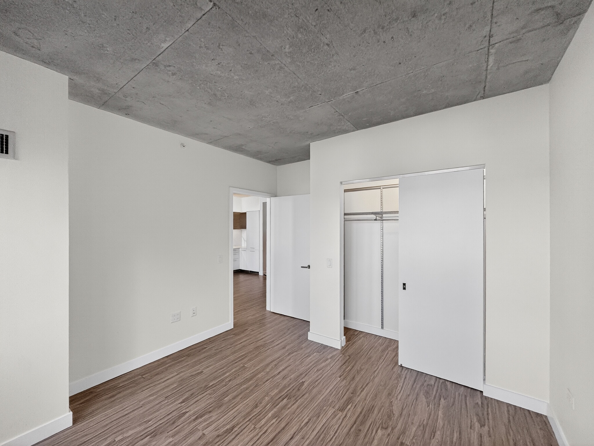 Building Photo - 167 N Desplaines St