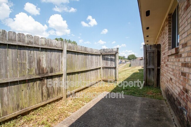 Building Photo - 4327 Powell Rd