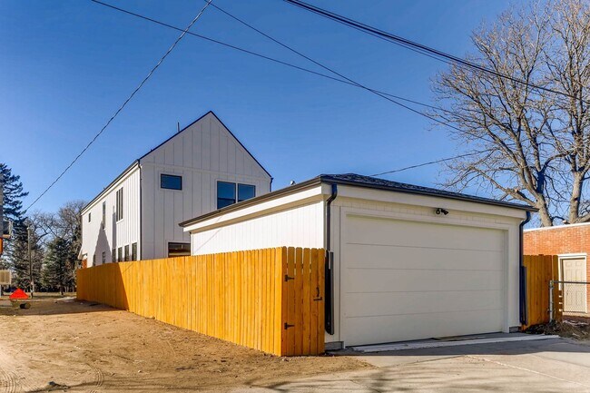Building Photo - New Construction 3 Bedroom Home with 2 car...