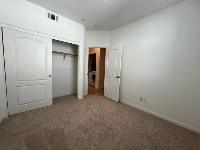 Building Photo - Beautiful Contemporary 3BR/3BA Tri Level Townhouse in the Berryessa Area