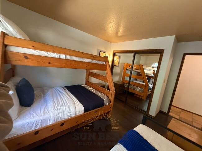 Building Photo - Bedroom Home in Incline with Garage - Dog Friendly