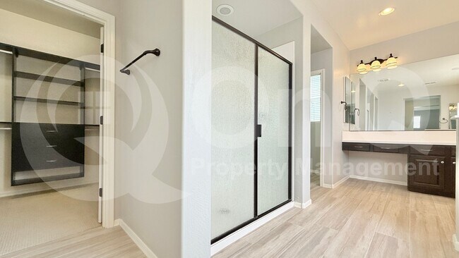 Building Photo - 3945 E Mesquite St