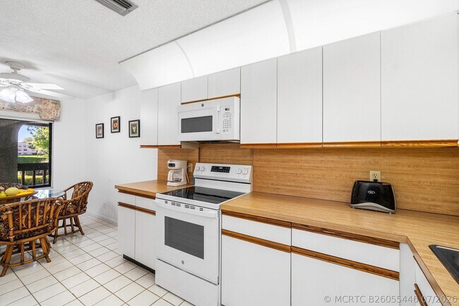 Building Photo - 10137 Mangrove Dr