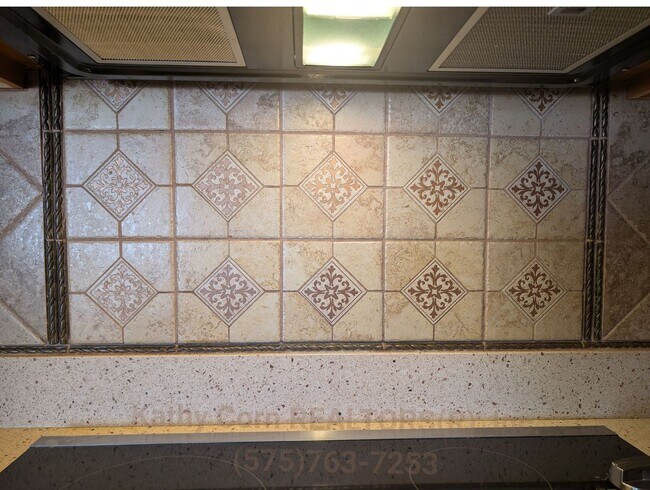 Building Photo - Luxurious Relaxation in Raintree