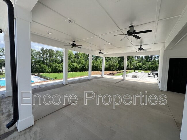 Building Photo - 284 White Oak Gdn Wy