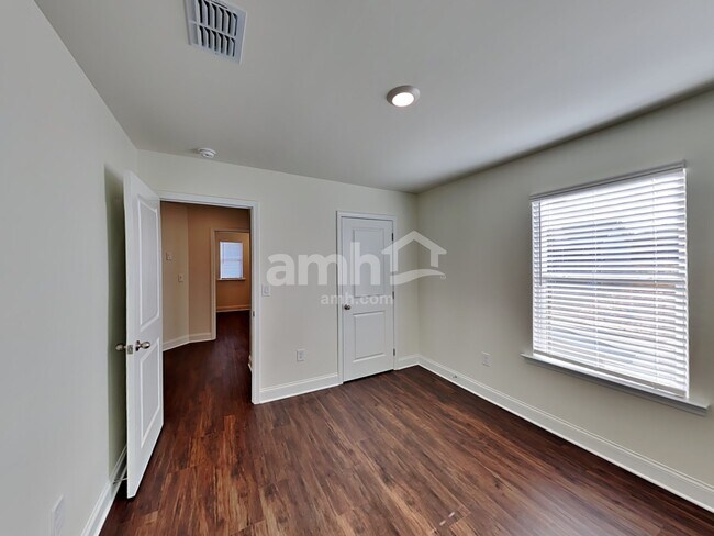 Building Photo - 909 Headland Wy