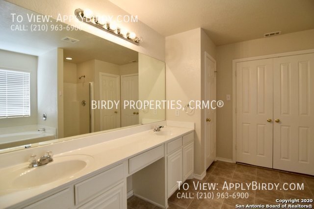 Building Photo - 410 Point Vly San Antonio, TX