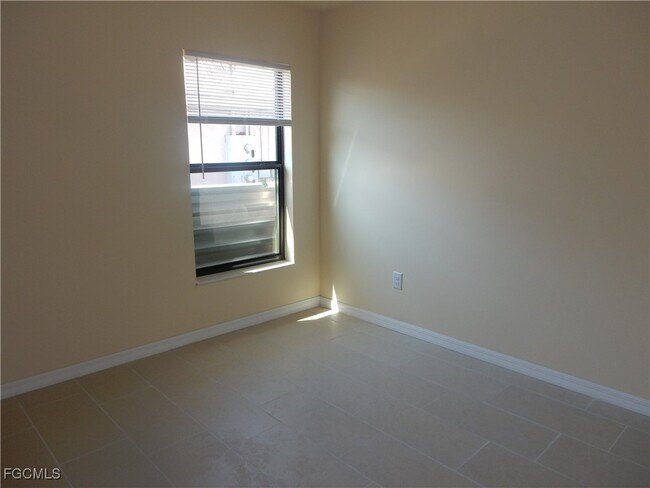 Building Photo - 1713 SW 33rd St