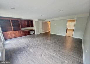 Building Photo - 8029 Sleepy View Ln