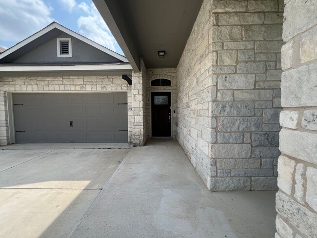 Building Photo - Beautiful 3/2 home in Oak Creek Estates,  ...