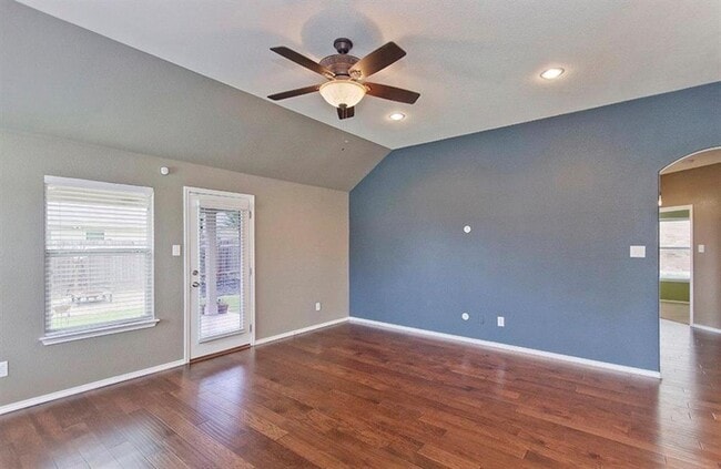 Building Photo - 1052 Hot Spring Valley