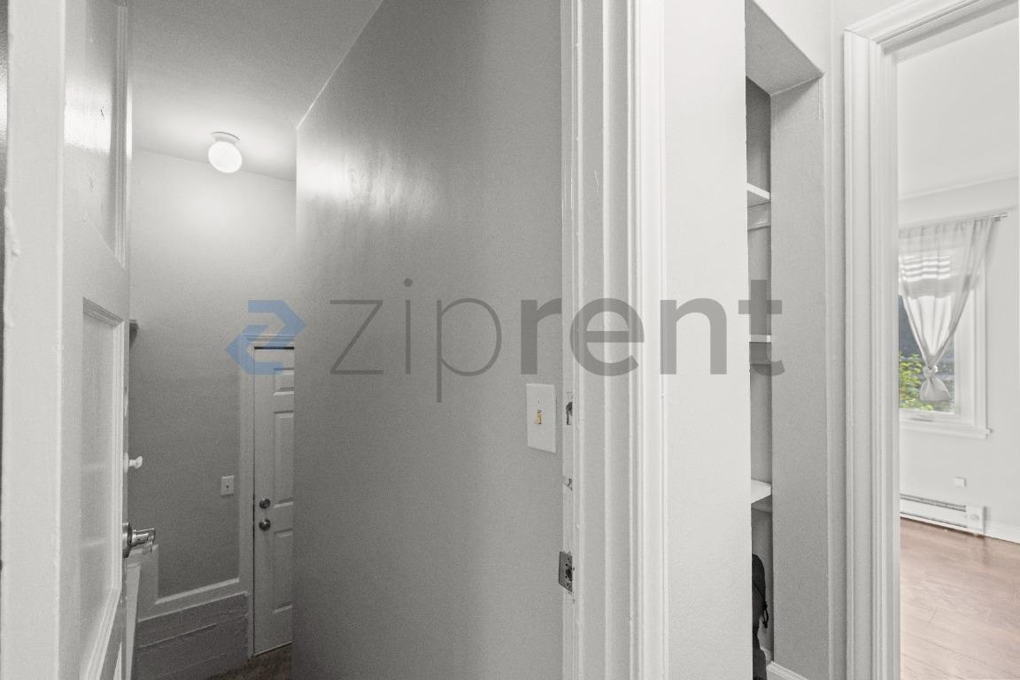Building Photo - Unit
