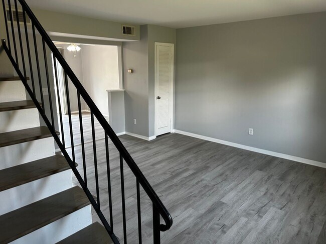 Building Photo - A-D 2223 Bailey Ave