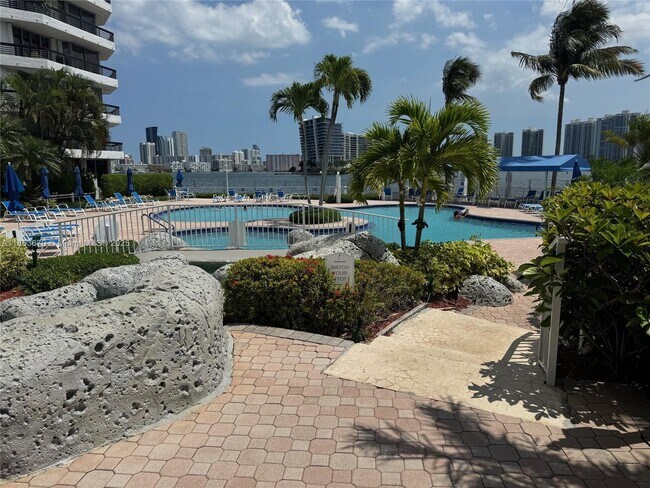 Building Photo - 3530 Mystic Pointe Dr