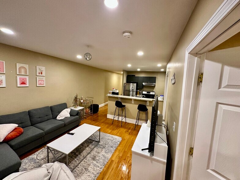 Building Photo - 56 Egmont St