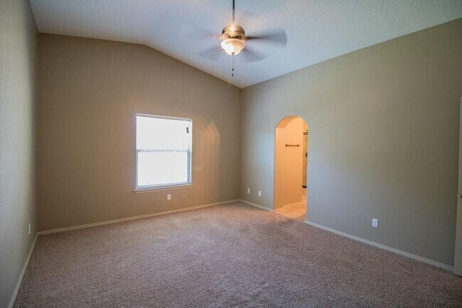 Building Photo - Amazing 3 bedroom 2 bath home in East El Paso!