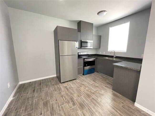 Building Photo - 1303 Quitaca Dr