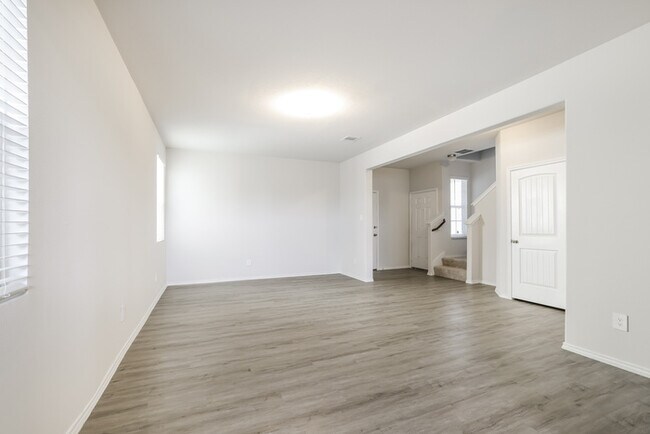 Building Photo - 2203 Barnack Ct