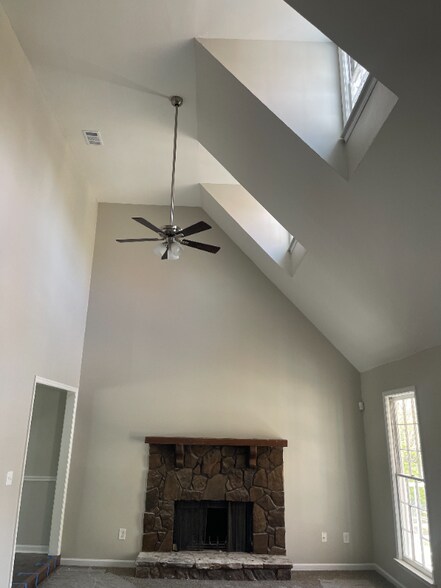 Building Photo - 2131 Hamstead Ct