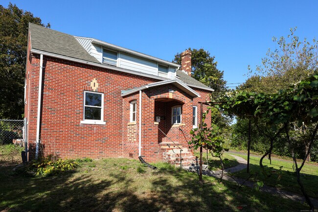 Building Photo - 142 Wolcott St