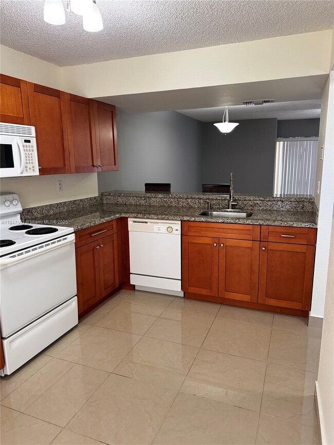 Building Photo - 863 Crystal Lake Dr