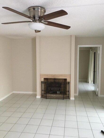 Building Photo - 1521 15th Ln