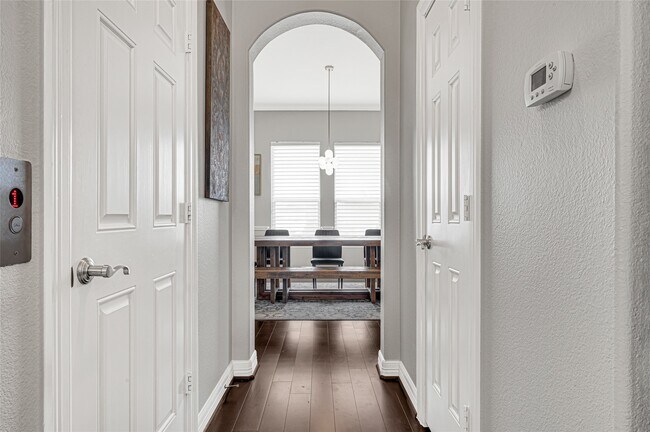 Building Photo - 2815 King's Retreat Cir