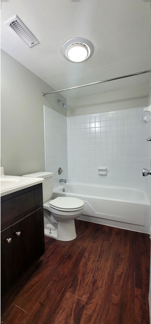 Building Photo - Beautiful Two Bedroom One Bath Apartment Home