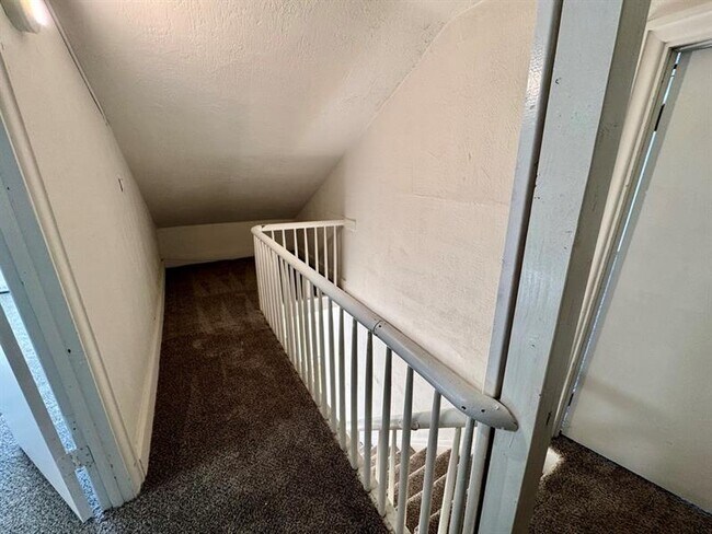 Building Photo - 1332 Goettmann St