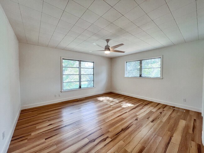 Building Photo - 2093 Kuehler Ave