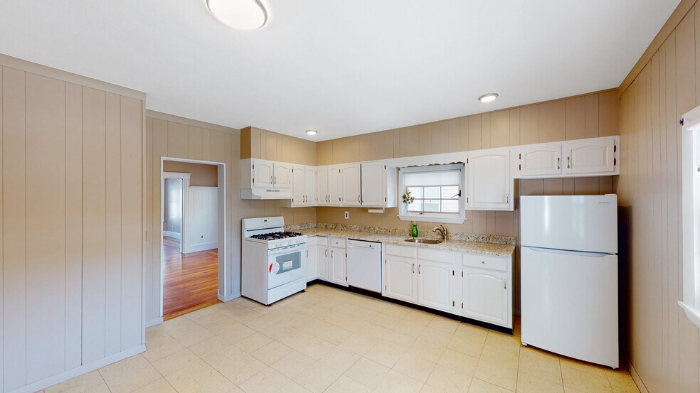 Building Photo - 70 Hudson St