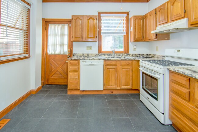 Kitchen - 905 Fell St