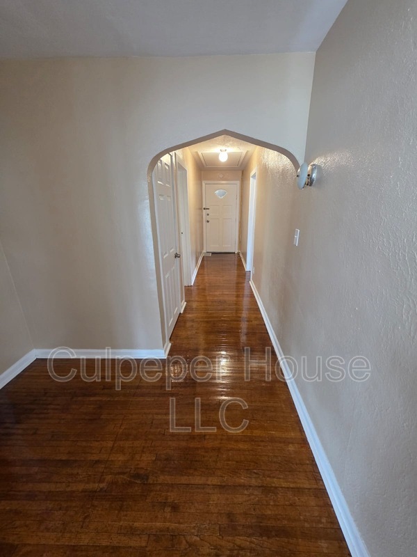 Building Photo - 2209 W Laskey Rd