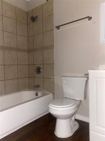 Building Photo - 939 E Red Bird Ln